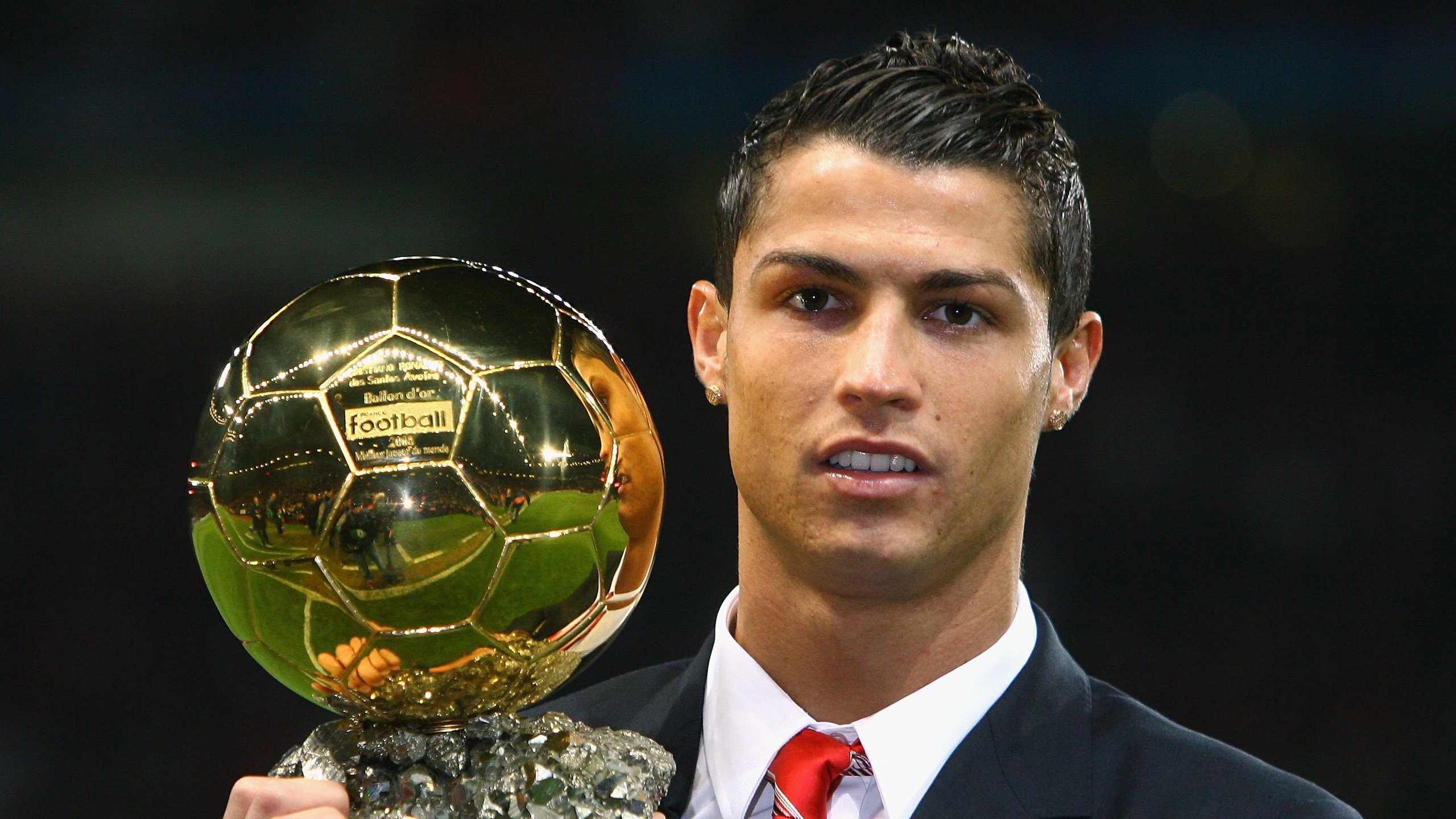 “校园足球联赛火热进行，激发青少年足球兴趣”，全国青少年校园足球特色学校汇报材料